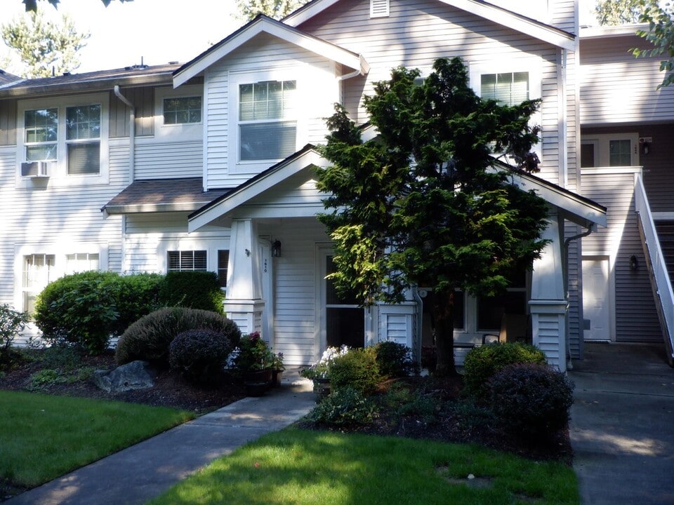 1610 Kennedy Pl in Dupont, WA - Building Photo