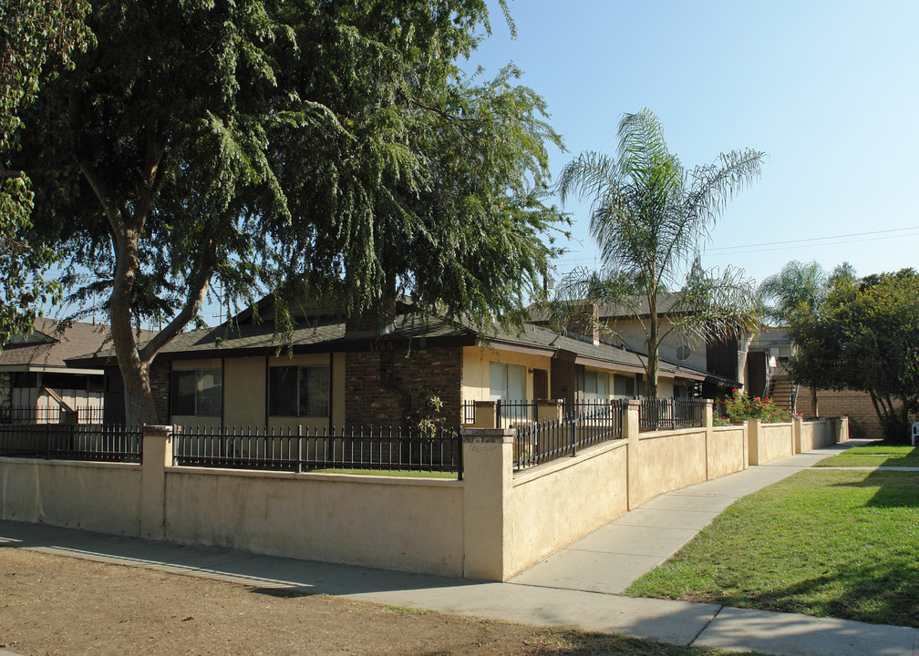 1124 W 9th St in Corona, CA - Building Photo