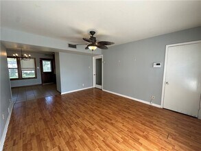 117 Holly Dr in Portland, TX - Foto de edificio - Building Photo