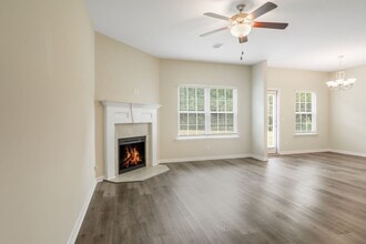 572 Brightleaf Cir in Hinesville, GA - Building Photo - Building Photo