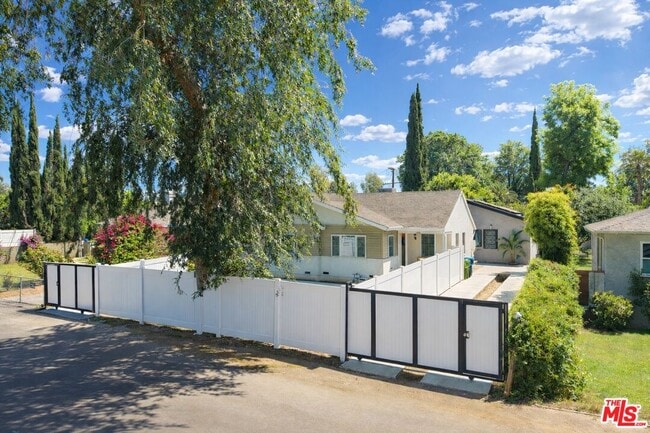 property at 13842 Hamlin St