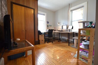 315 Warren St, Unit 2 in Waltham, MA - Foto de edificio - Building Photo