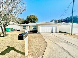 2285 Harlan Ave in Fort Walton Beach, FL - Building Photo