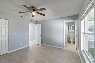 2002 N St Vincent St in Tampa, FL - Foto de edificio - Building Photo