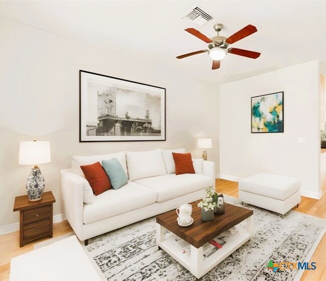 13420 Lyndhurst St in Austin, TX - Building Photo - Building Photo