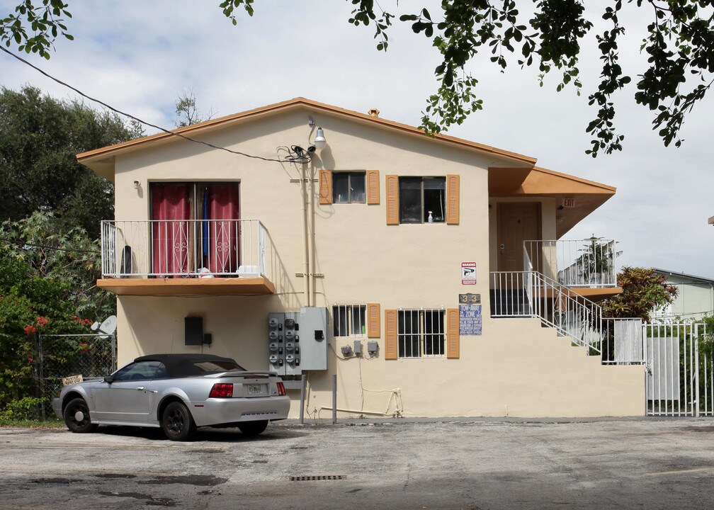 33 NW 28th St in Miami, FL - Building Photo