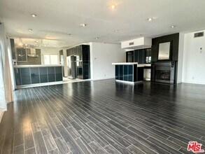 825 Le Doux Rd in Los Angeles, CA - Building Photo - Building Photo