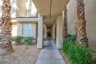 7119 S Durango Dr in Las Vegas, NV - Building Photo - Building Photo