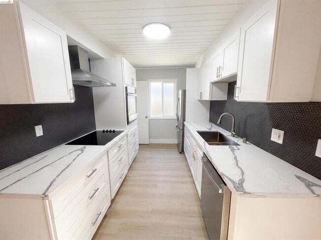 2361 Oakmont Dr in San Bruno, CA - Building Photo - Building Photo