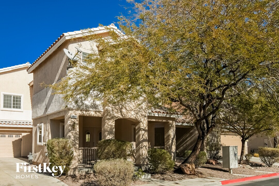 1680 Dark Wolf Ave in Las Vegas, NV - Foto de edificio