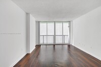 1756 N Bayshore Dr, Unit 8K in Miami, FL - Building Photo - Building Photo