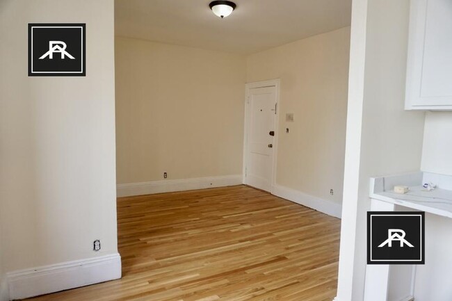 1210 Commonwealth Ave in Boston, MA - Building Photo - Building Photo