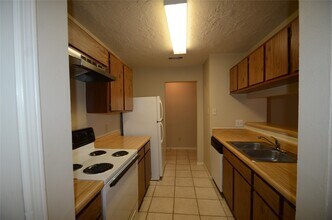 56 Fallshire Dr in Spring, TX - Building Photo - Building Photo