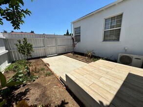 14143 Victory Blvd in Los Angeles, CA - Building Photo - Building Photo