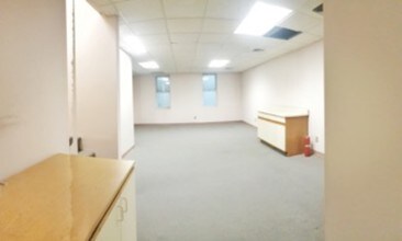 71-06 Fresh Pond Rd in Ridgewood, NY - Foto de edificio - Interior Photo