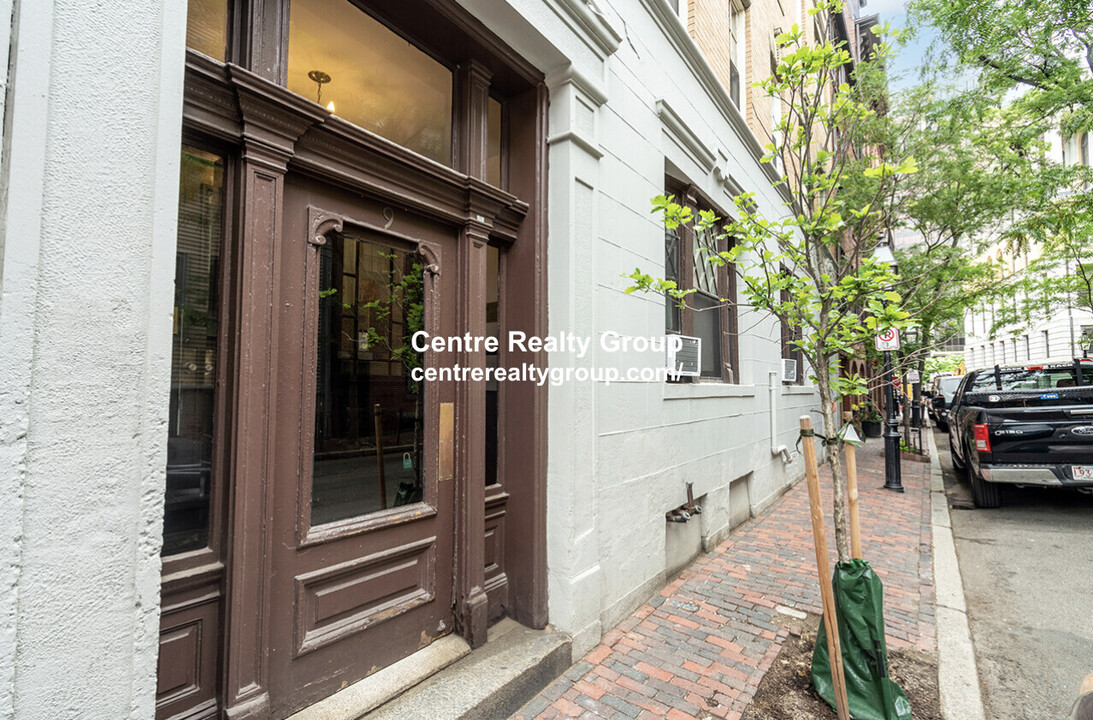 9 Myrtle St in Boston, MA - Building Photo