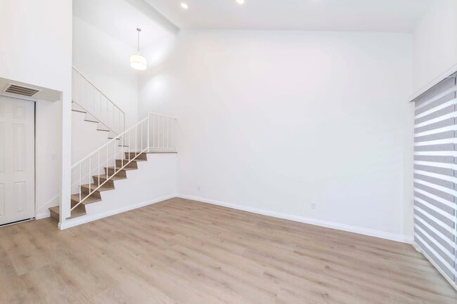 2423 Coventry Cir in Fullerton, CA - Foto de edificio - Building Photo