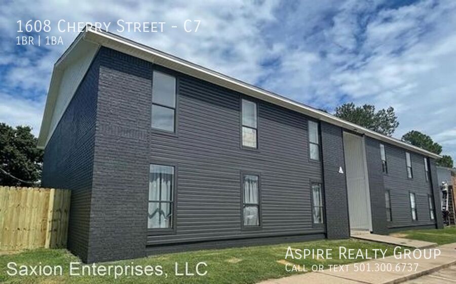 1608 Cherry St in Conway, AR - Building Photo