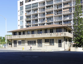 King Terrace Apartments in Honolulu, HI - Building Photo - Building Photo