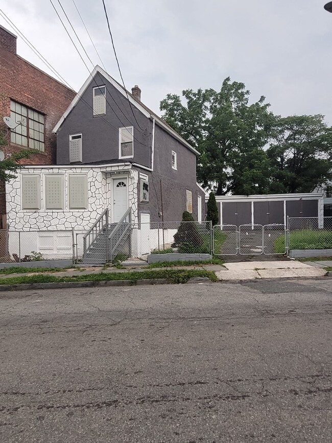 property at 712 S 14th St
