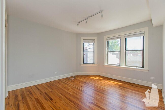 property at 2225 W Wilson Ave