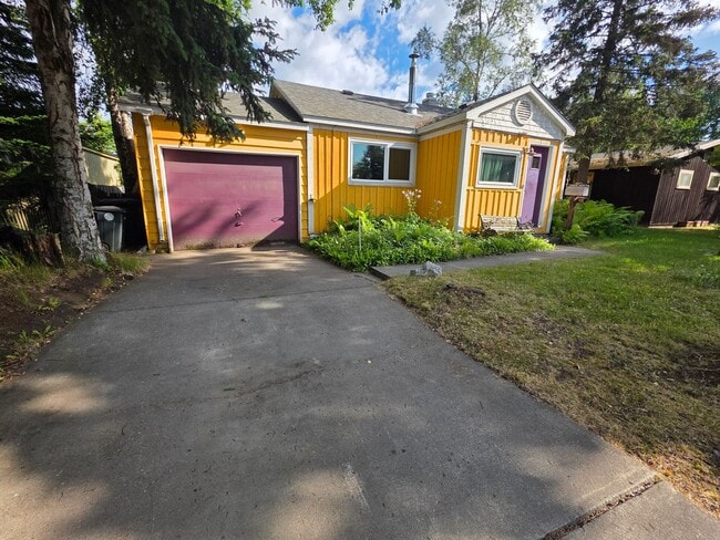 1551 Sunrise Dr in Anchorage, AK - Building Photo - Building Photo