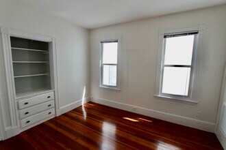 299 Lexington St, Unit 2 in Boston, MA - Foto de edificio - Building Photo