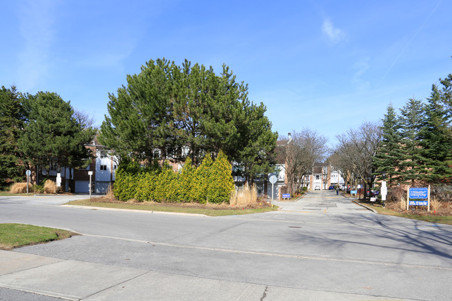 1-75 Thimble Berryway in Toronto, ON - Building Photo - Building Photo