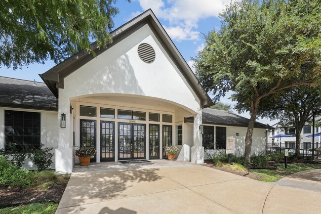 SoCo Apartments in Austin, TX - Foto de edificio - Building Photo