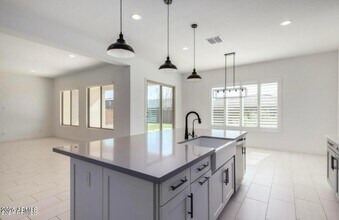 10345 E Thatcher Ave in Mesa, AZ - Building Photo - Building Photo