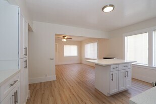 2384 Linden Ave in Long Beach, CA - Building Photo