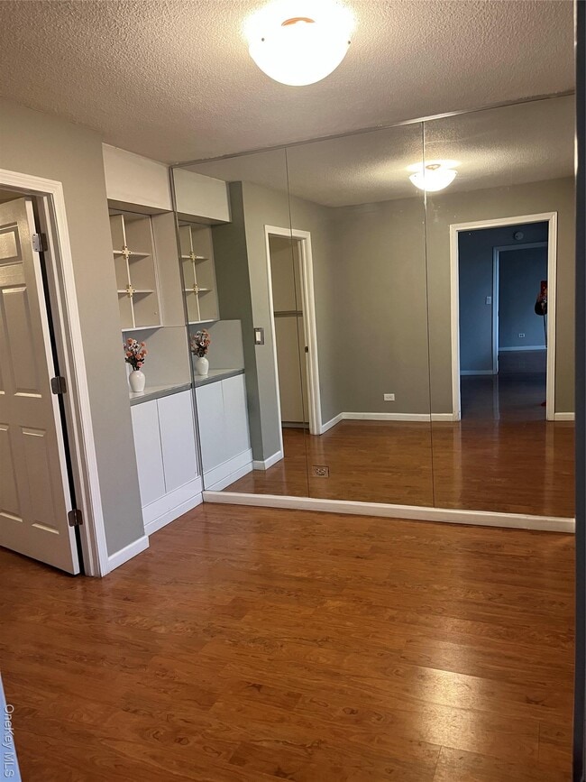 2 Bay Club Dr in Queens, NY - Building Photo - Building Photo