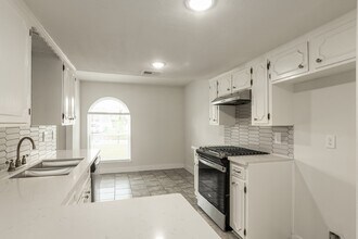 4206 Oak Shadows Dr in Houston, TX - Building Photo - Building Photo