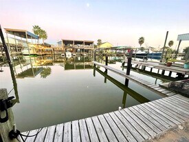 318 Marine Way in Freeport, TX - Building Photo