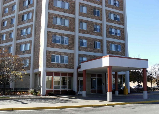 Valley View Tower in Winona, MN - Building Photo - Building Photo