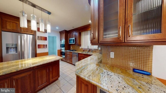 property at 669 N Henderson Rd