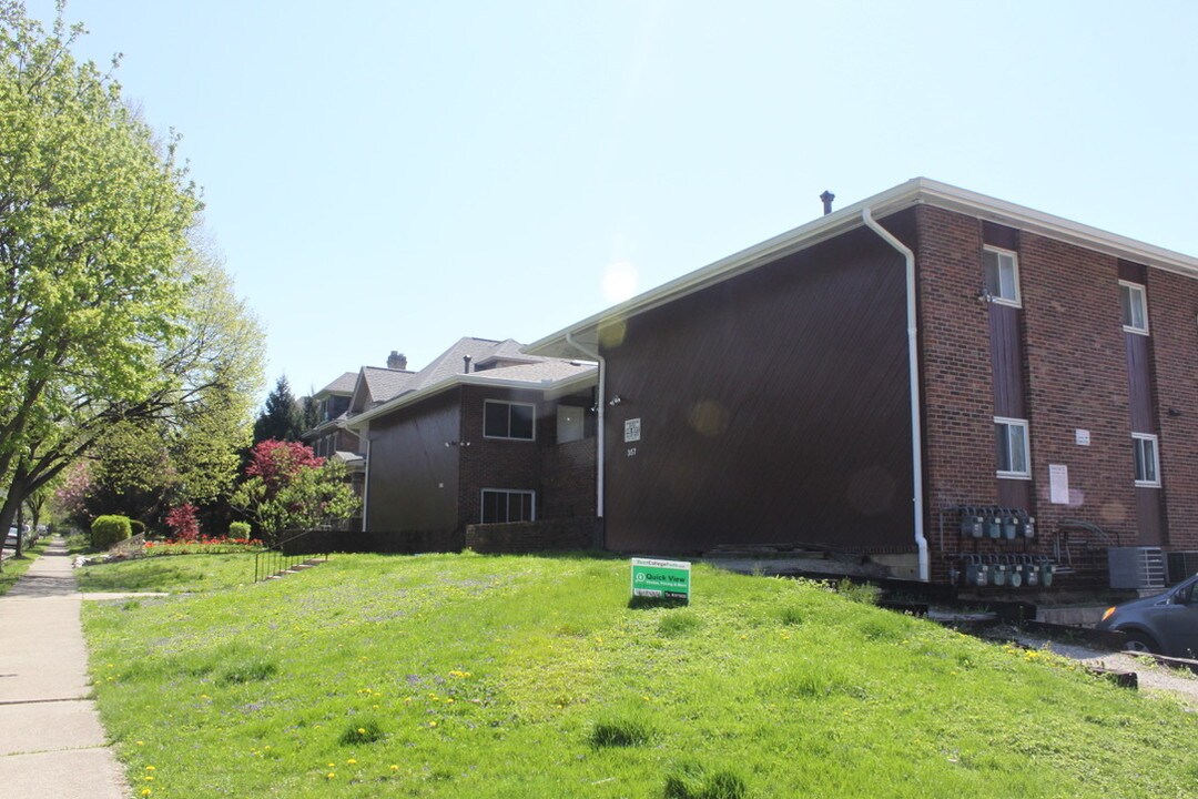 357 E 14th Ave, Unit 2B in Columbus, OH - Building Photo
