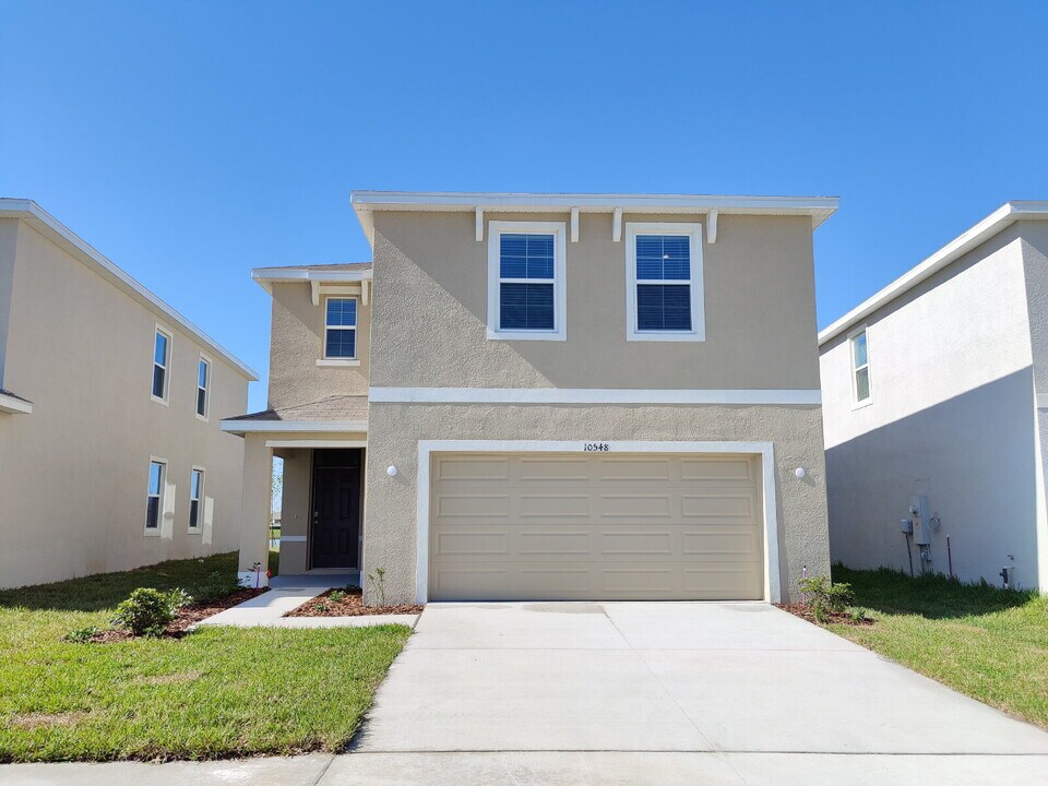 10548 Penny Gale Loop in San Antonio, FL - Foto de edificio