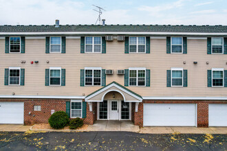 Meadowlawn Village in Sartell, MN - Foto de edificio - Building Photo