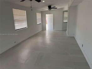 10245 SW 37th Terrace in Miami, FL - Building Photo - Building Photo