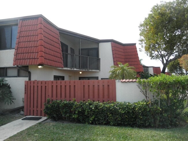3893 Victoria Dr in West Palm Beach, FL - Building Photo - Building Photo