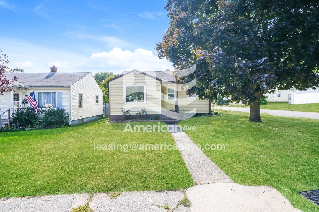 1201 Clover St in South Bend, IN - Building Photo