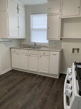 513 Eleanor Ave, Unit downstairs duplex in San Antonio, TX - Foto de edificio - Building Photo