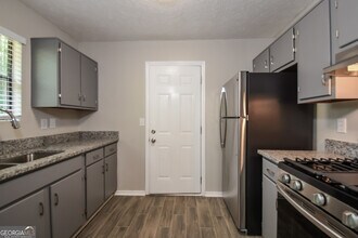 4012 Day Trail N in Ellenwood, GA - Building Photo - Building Photo