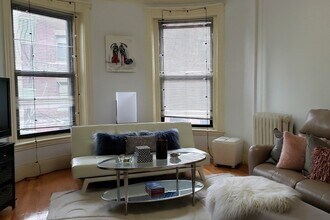 922 Beacon St, Unit 4 in Boston, MA - Building Photo - Building Photo