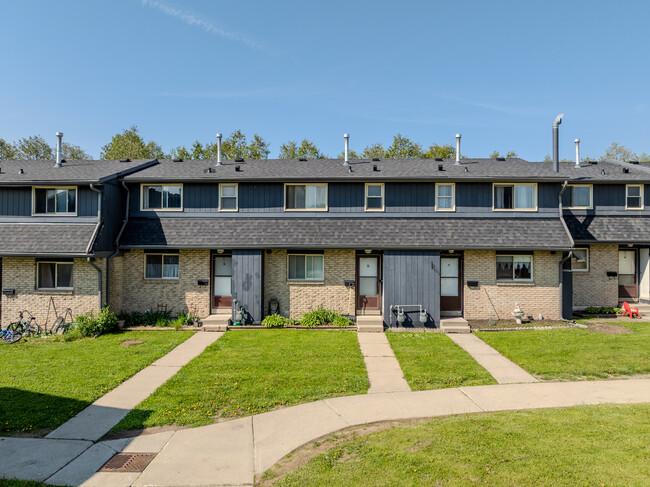 400 Strasburg in Kitchener, ON - Building Photo - Building Photo