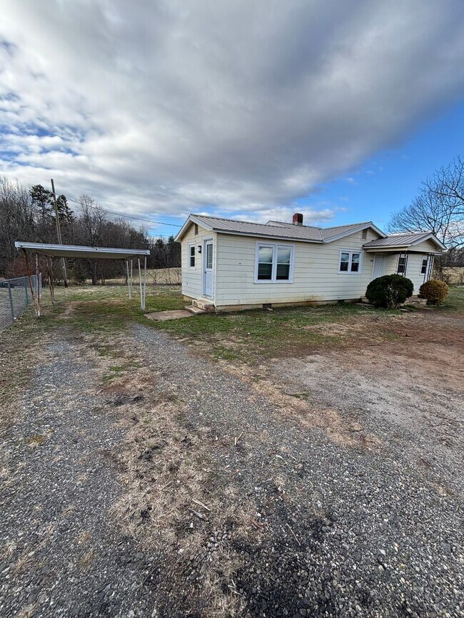5563 NC-10 in Newton, NC - Building Photo - Building Photo