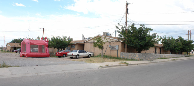 4201 Moonlight Ave in El Paso, TX - Foto de edificio - Building Photo