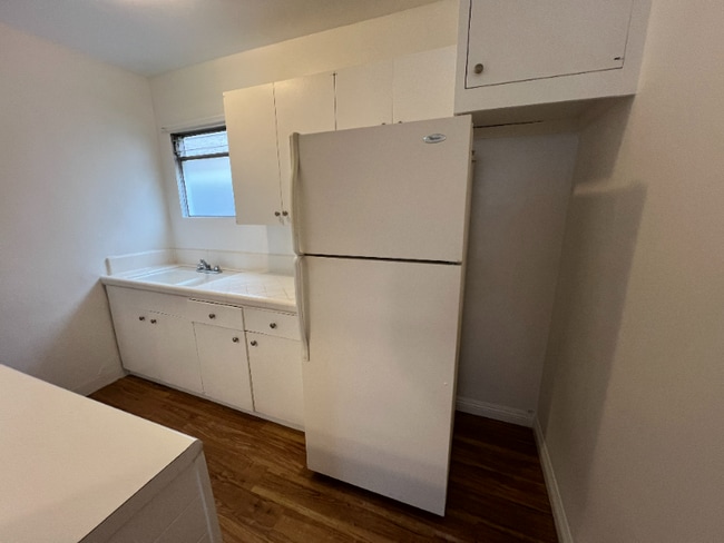 244 5th St, Unit 1 in Seal Beach, CA - Foto de edificio - Building Photo