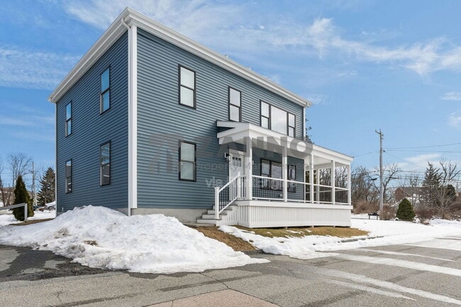 24 Vernon Ave in Bristol, RI - Building Photo - Building Photo